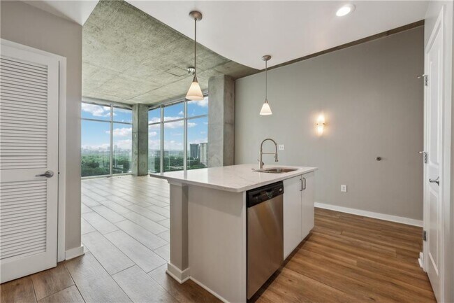 Building Photo - 250 Pharr Rd NE