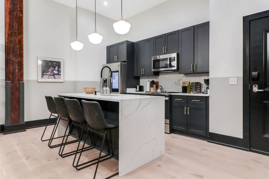 Building Photo - 1148 S Peters St