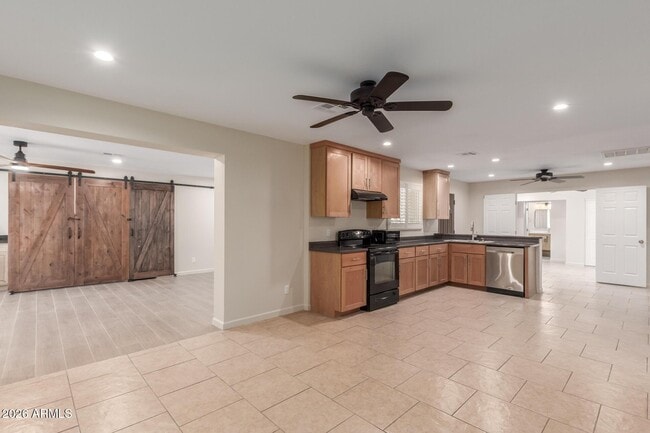 Building Photo - 1628 E Del Rio Dr