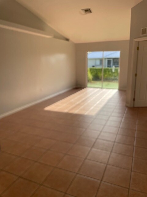 Building Photo - 1417 SE 1st St