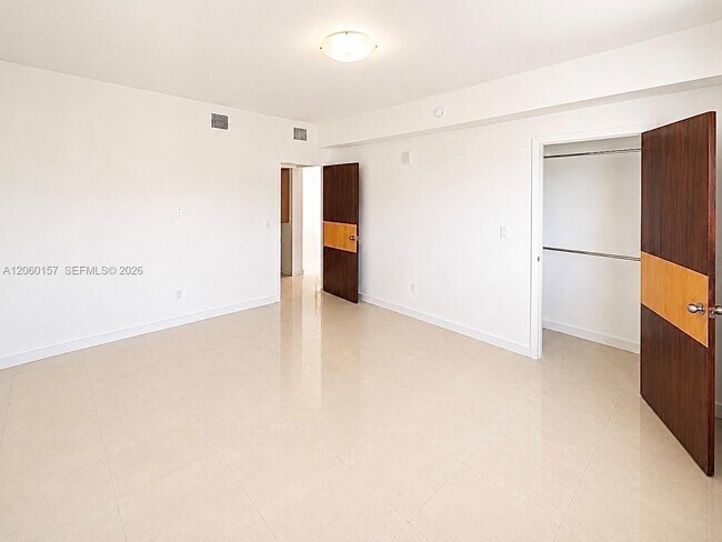 Building Photo - 1027 94th St