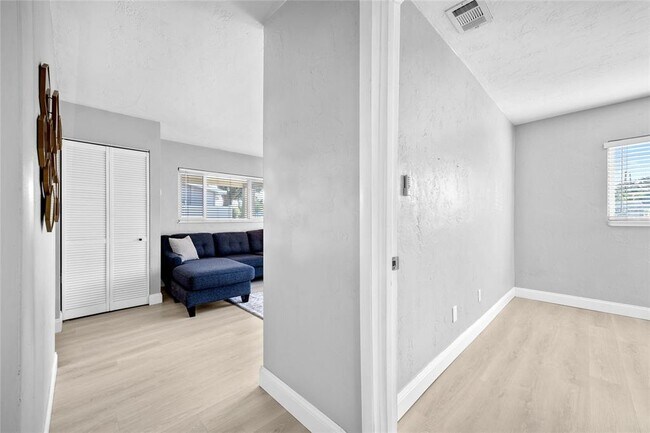 Building Photo - 1513 56th Ave N