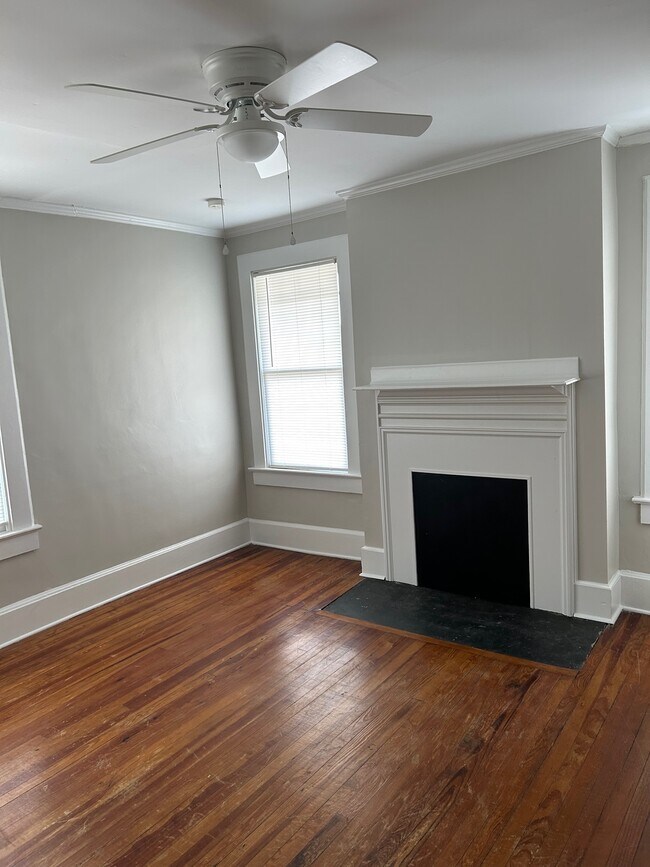 Building Photo - 1104 Belleview St