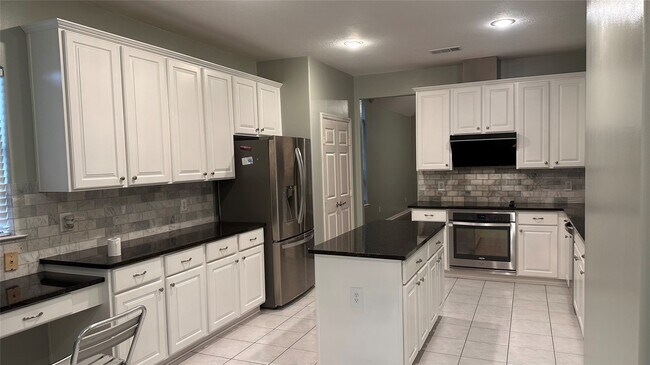 Building Photo - 8739 Saratoga Dr