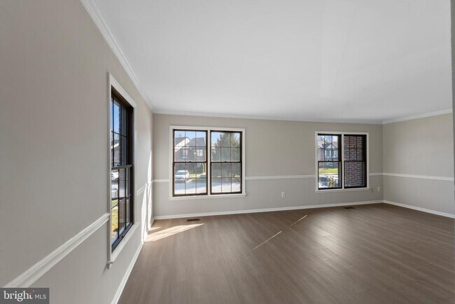Building Photo - 20 Rhodes Pl