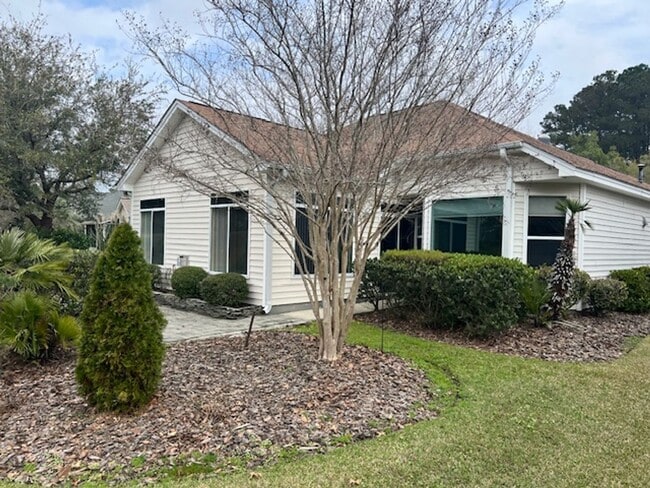 Building Photo - Wonderful, open, 2 bedroom home.