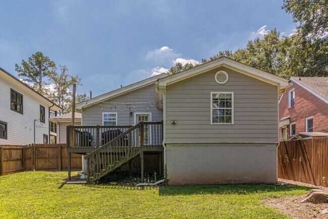 Building Photo - 2458 Crestview Ave