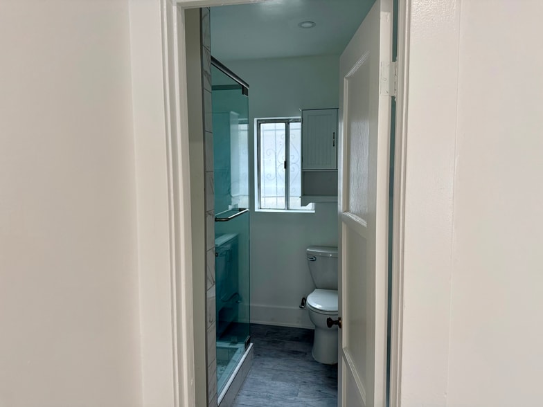 Bathroom - 4228 Lockwood Ave