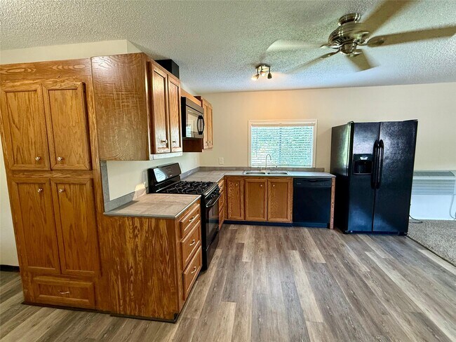 Building Photo - 17903 Strack Dr