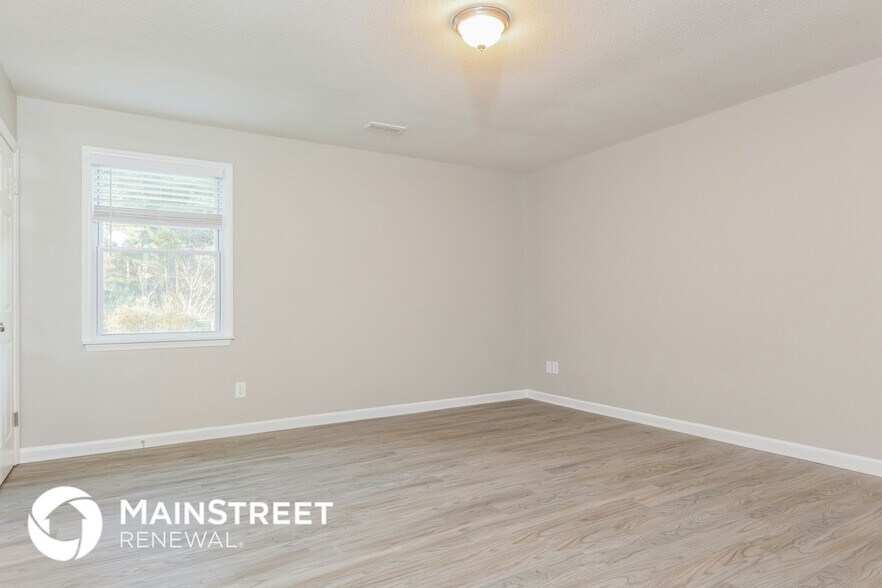 Building Photo - 405 Pineland Ave