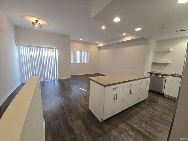 Building Photo - 1620 W 237th St