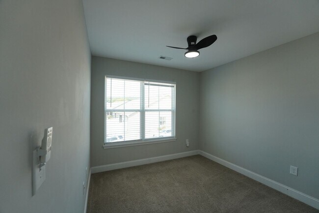 Building Photo - 282 Judson Wy