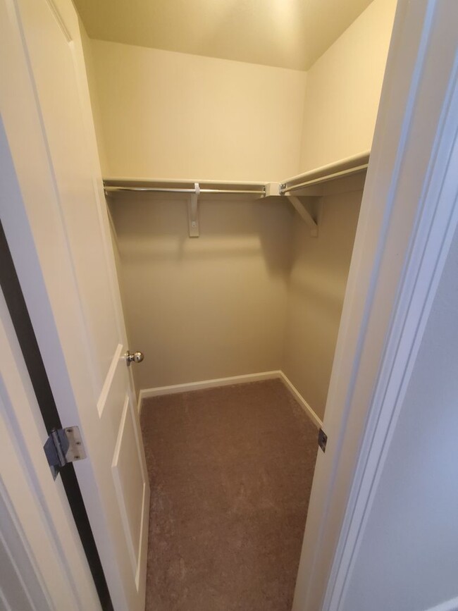 Building Photo - Beautiful and Spacious 3BR House in Freder...