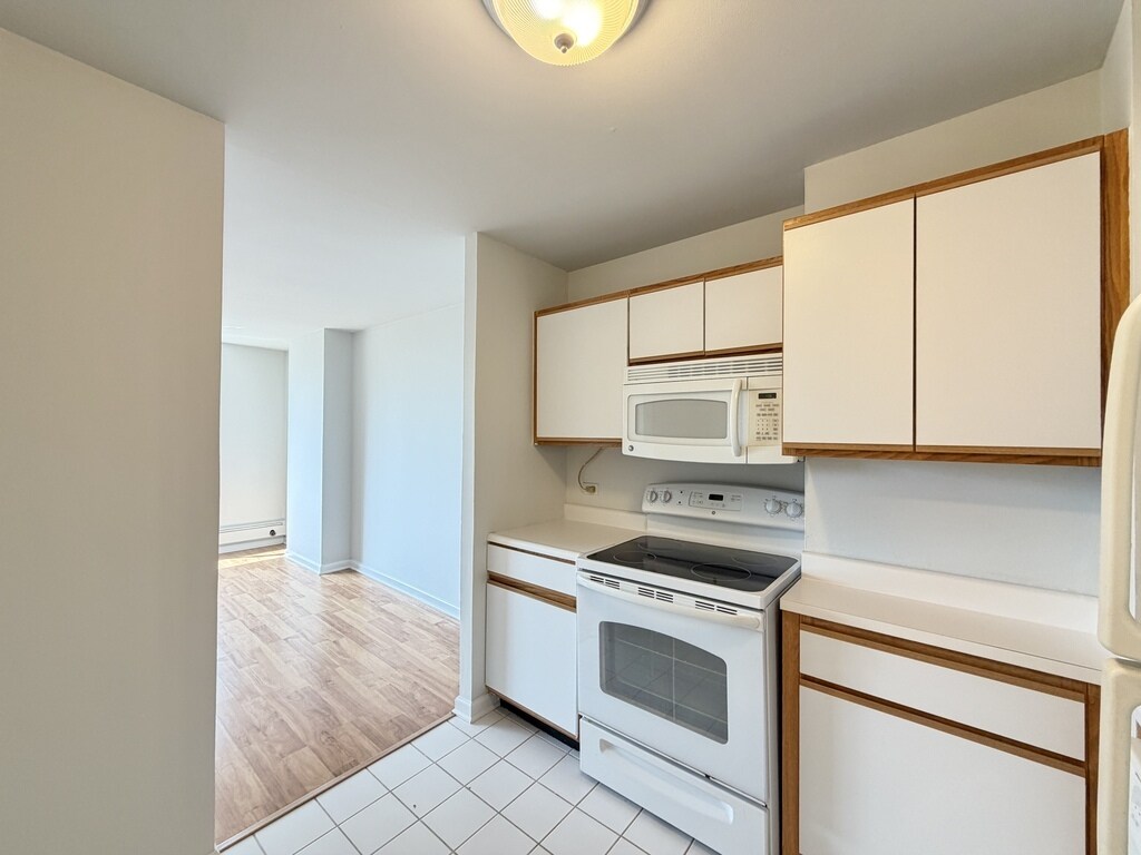 Building Photo - 1442 N Dearborn St