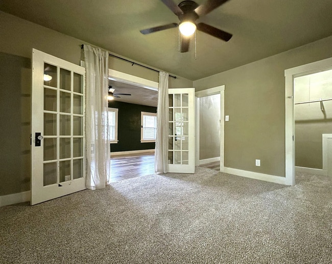 Building Photo - Don't Miss Out on this beautiful bungalow!