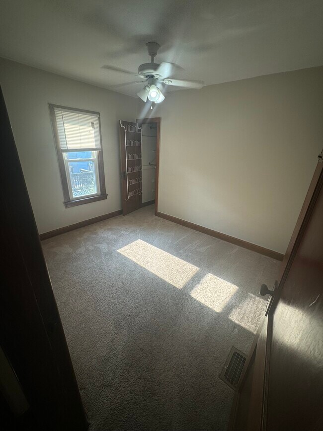 Building Photo - 912 Oak Grove Ave