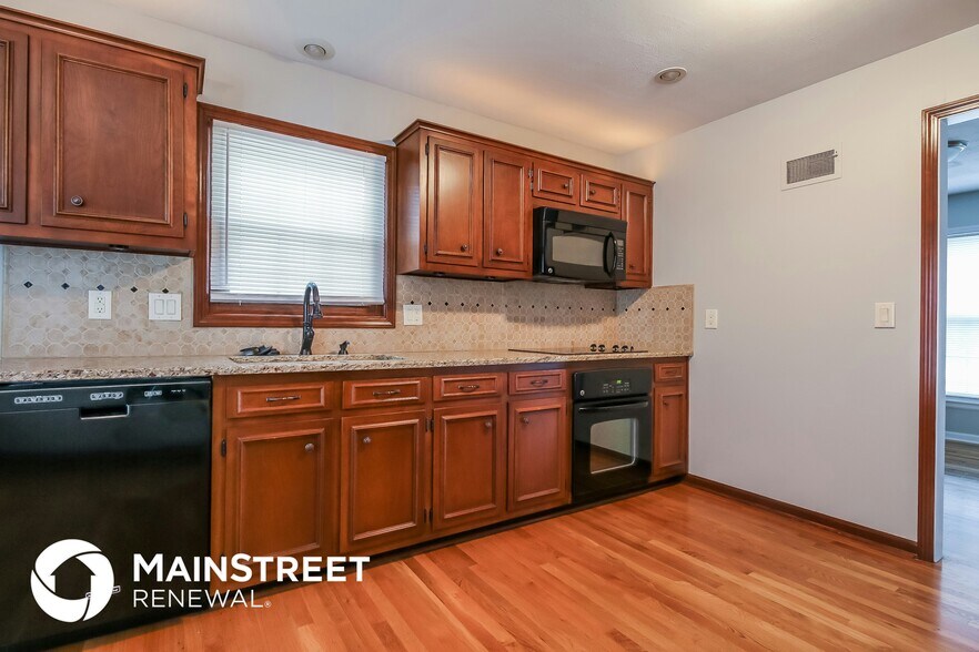 Building Photo - 6828 N Overland Dr
