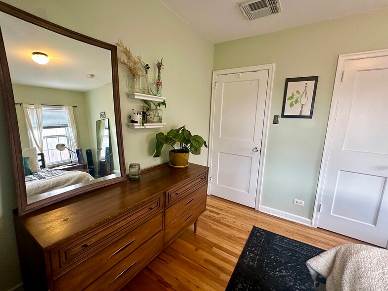 Building Photo - 3131 Milwaukee St