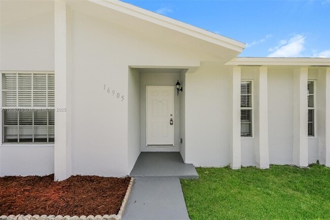 Building Photo - 16905 SW 106th Ct