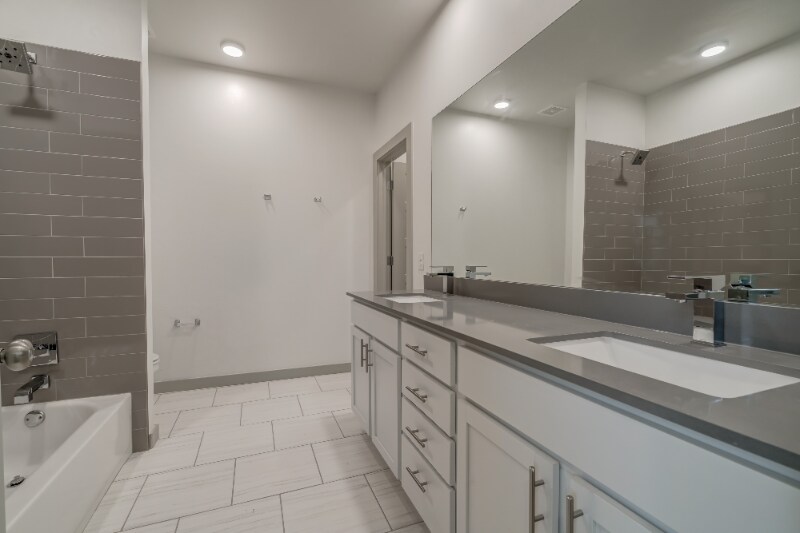 Building Photo - 13518 Vinita Dr