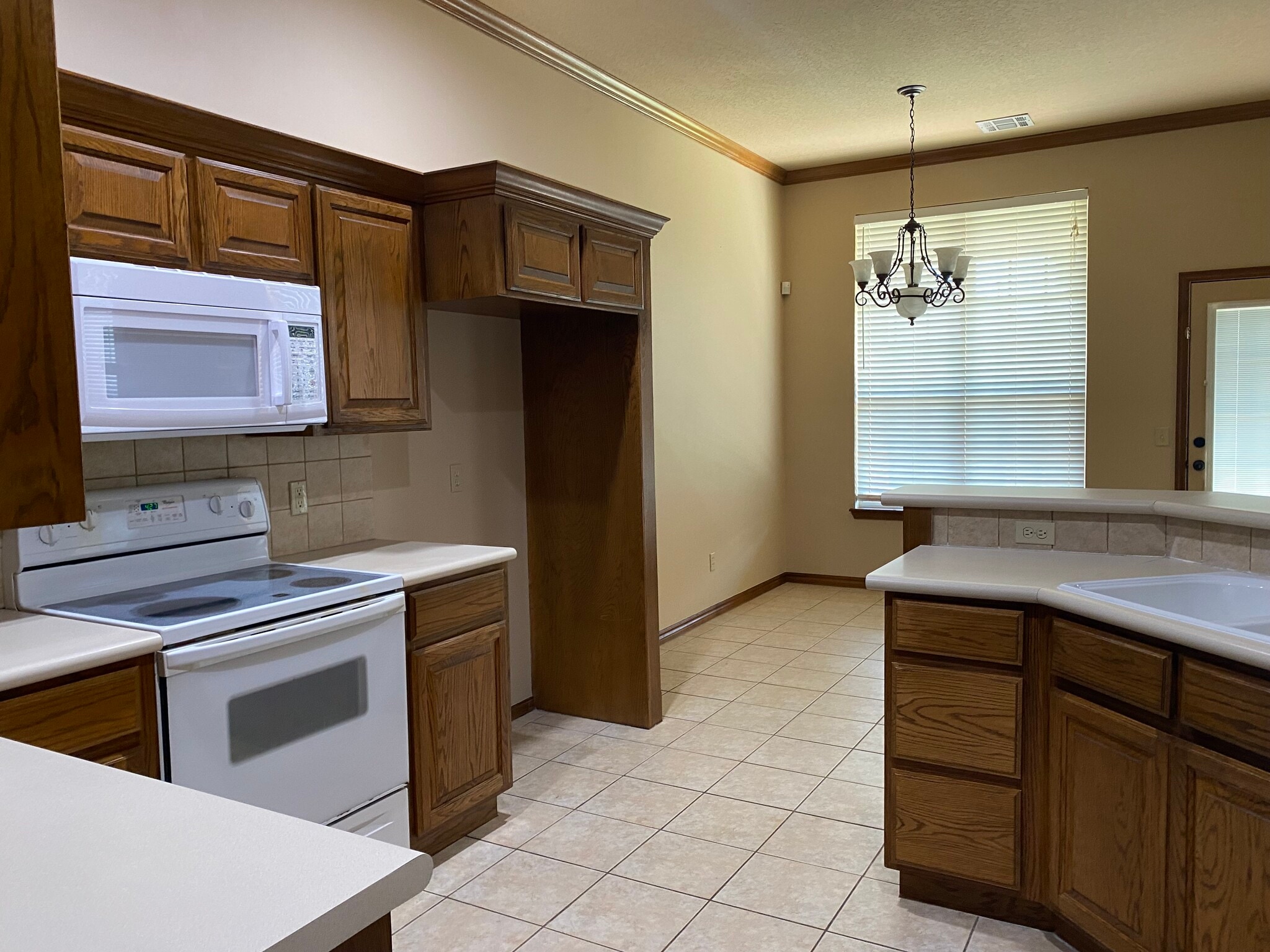 Kitchen - 8420 NW 106th St