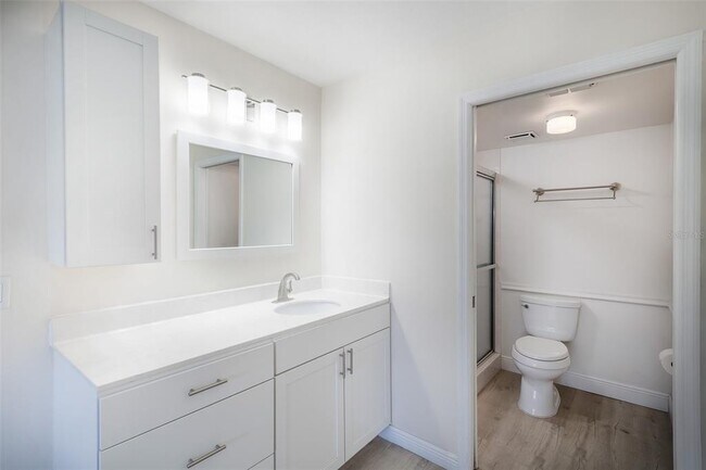 Building Photo - 2411 Gallery View Dr