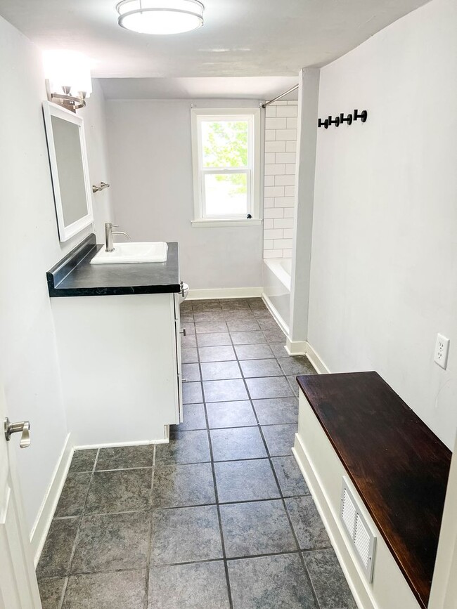 Building Photo - FOR RENT SAINT JOE-MOVE IN READY