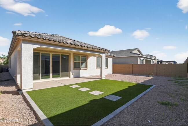 Building Photo - 2555 W Sunland Ave