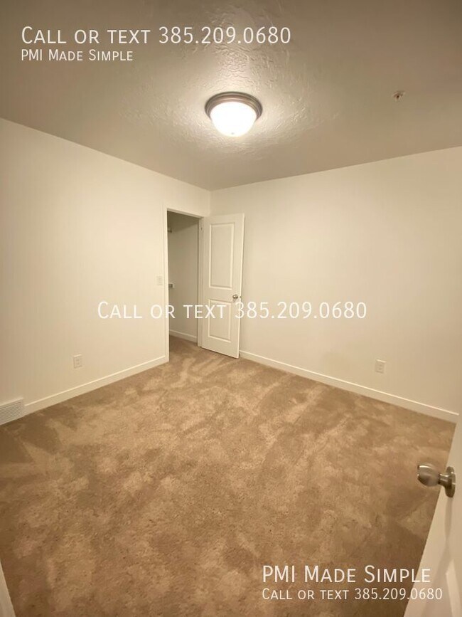 Building Photo - Clear and Bright, Newer Townhome in Rivert...