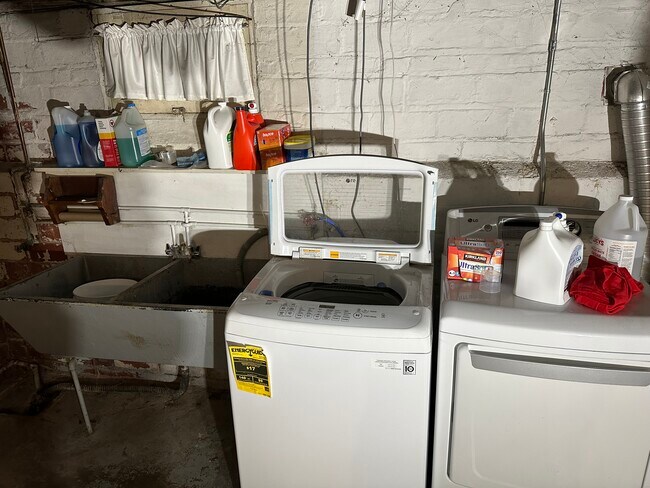 Building Photo - 2069 Elbur Ave