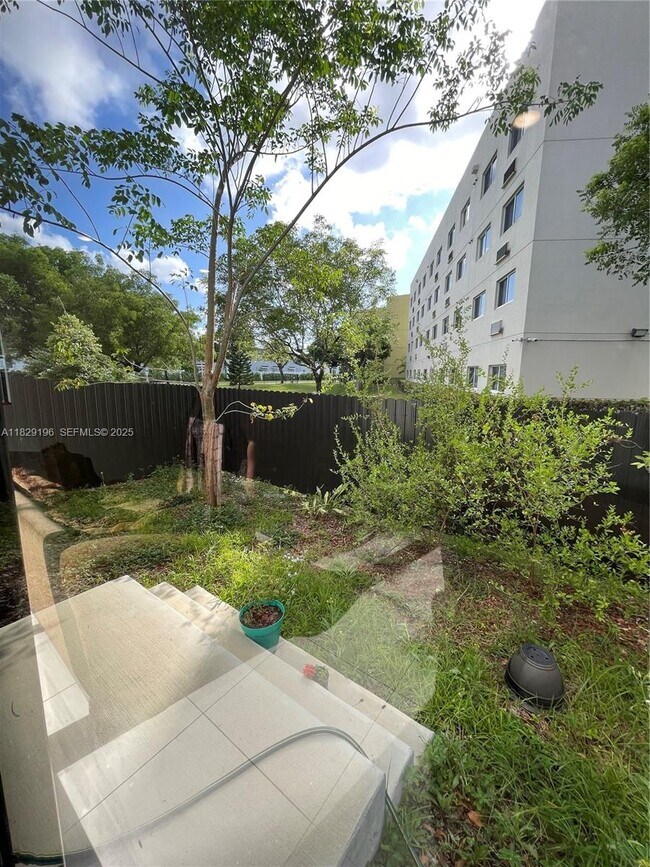 Building Photo - 254 NW 11th Ct