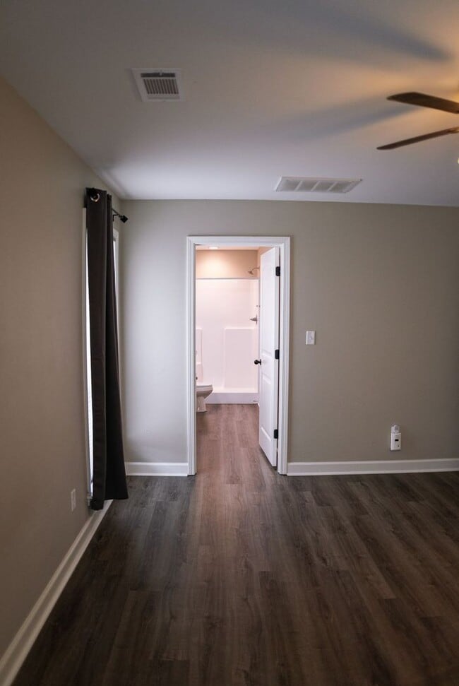 Building Photo - Beautiful home ready!