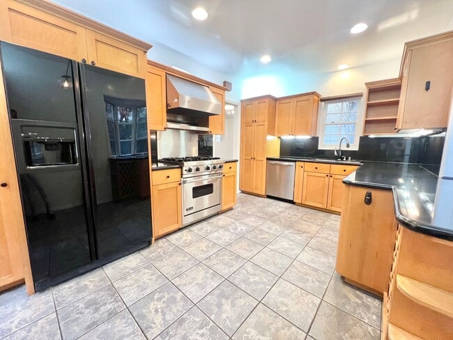 Building Photo - Charming Two Story Home in Belmont Shore near 2nd Street