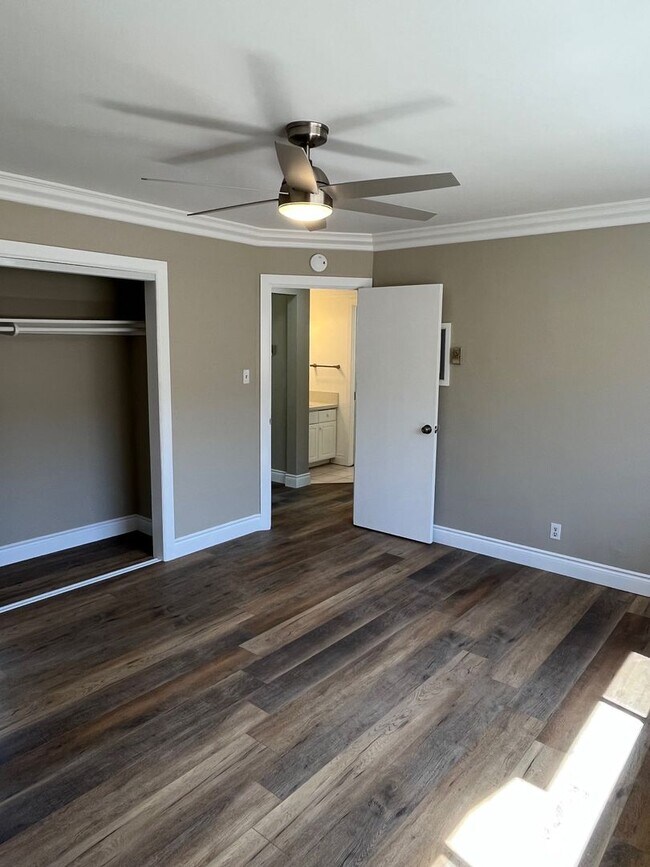 Building Photo - 4461 Green Ave