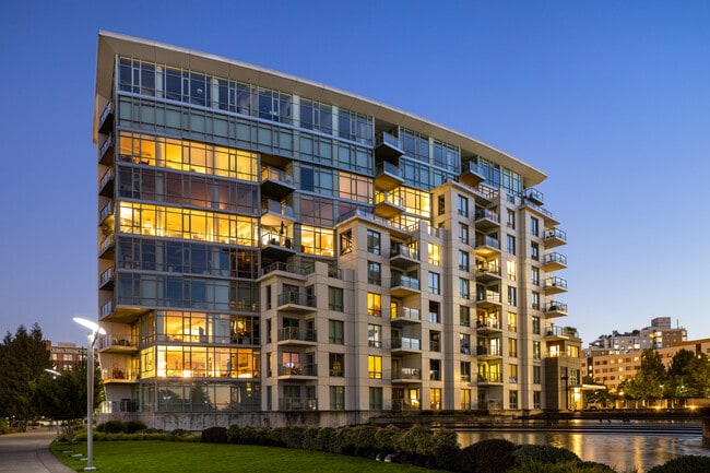 Primary Photo - 1260 NW Naito Pky