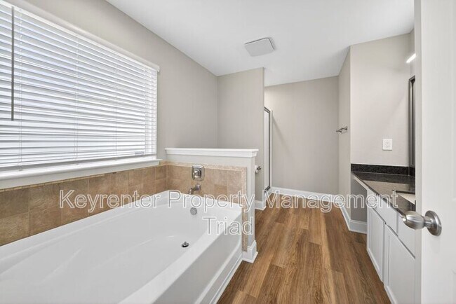 Building Photo - 1153 Hawick Dr