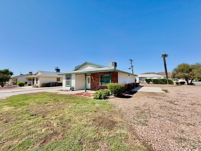 Building Photo - Charming Sun City 55+ Community 2 Bedroom Home with Bonus Sunroom Space