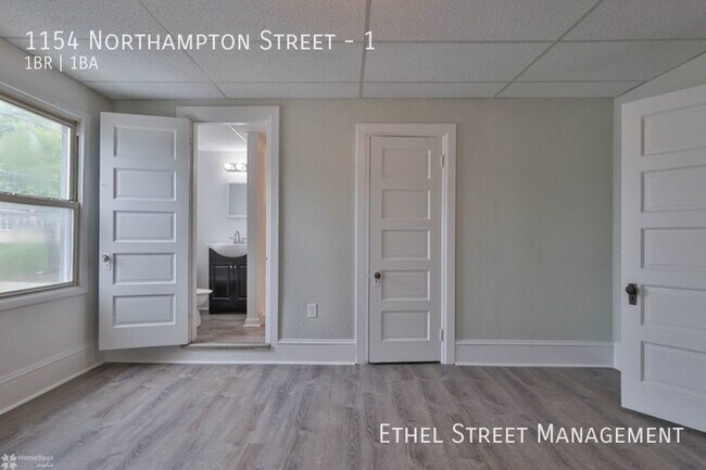 Building Photo - 1154 Northampton St