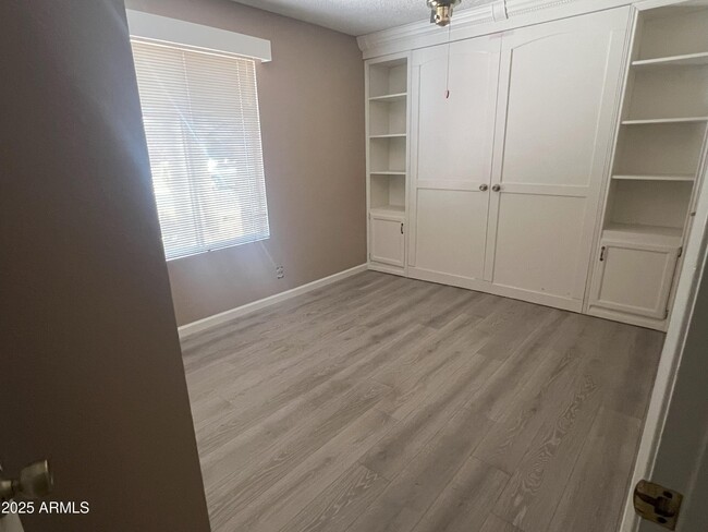 Building Photo - 543 W Pampa Ave