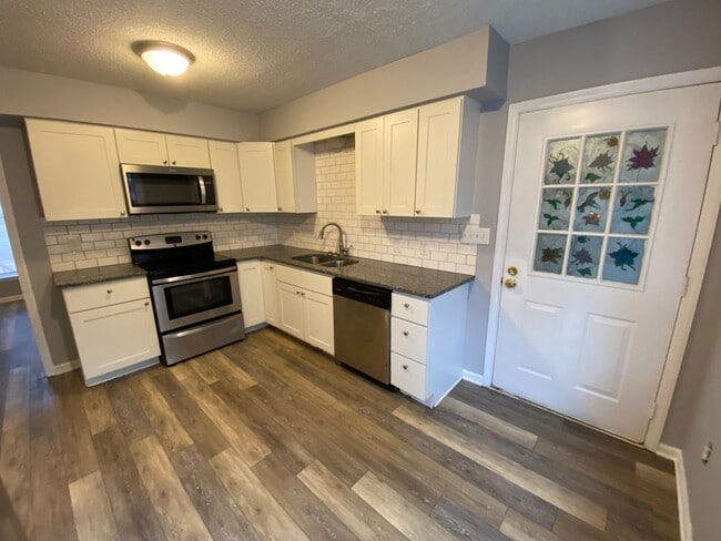 Building Photo - 3 Bedroom 2.5 Bath 2 car garage Fully updated home for rent in Gibsonville with  Granite counter ...