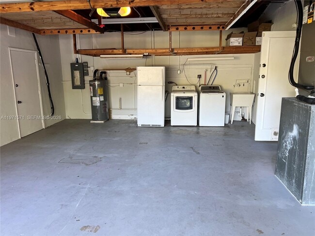 Building Photo - 13125 SW 83rd Ave