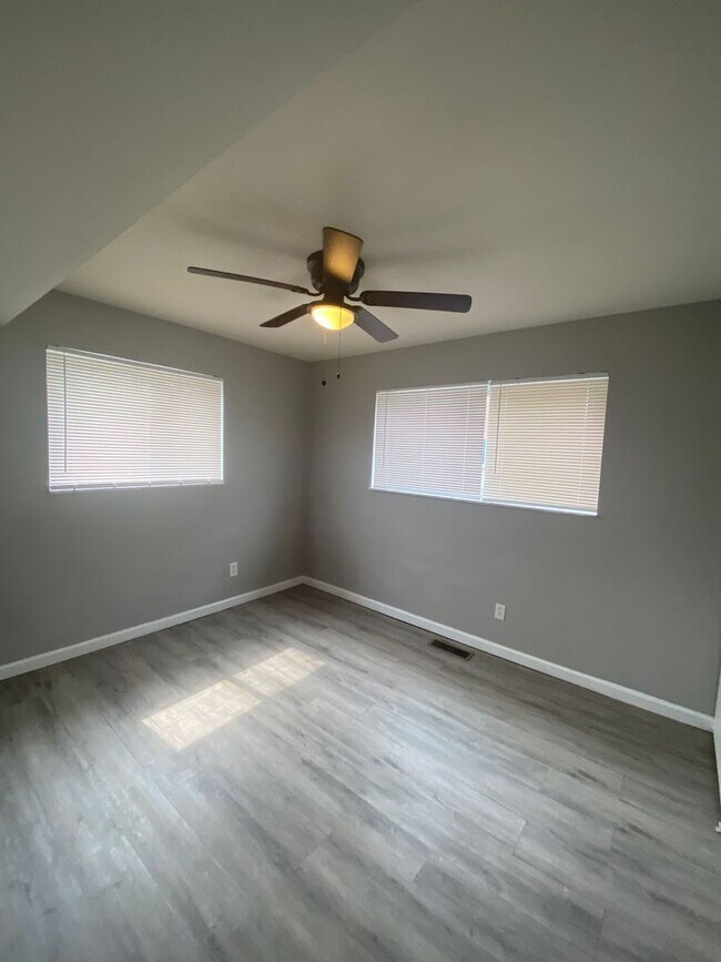 Building Photo - Updated 2 Bed 1 Bath in Florissant