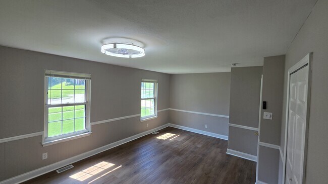Building Photo - 5205 Auriesville Ln