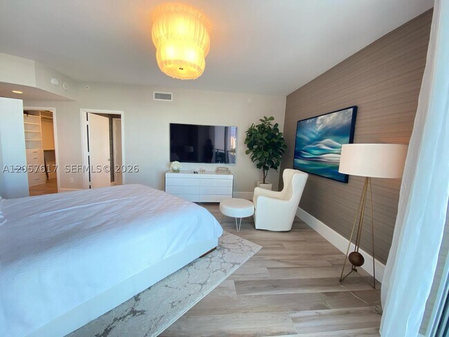 Building Photo - 17301 Biscayne Blvd