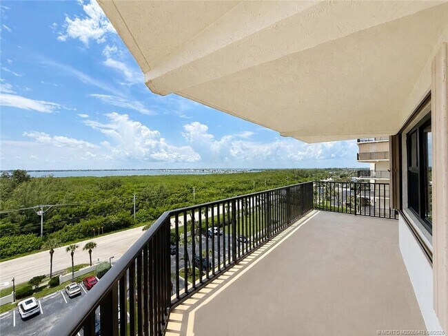 Building Photo - 10044 S Ocean Dr