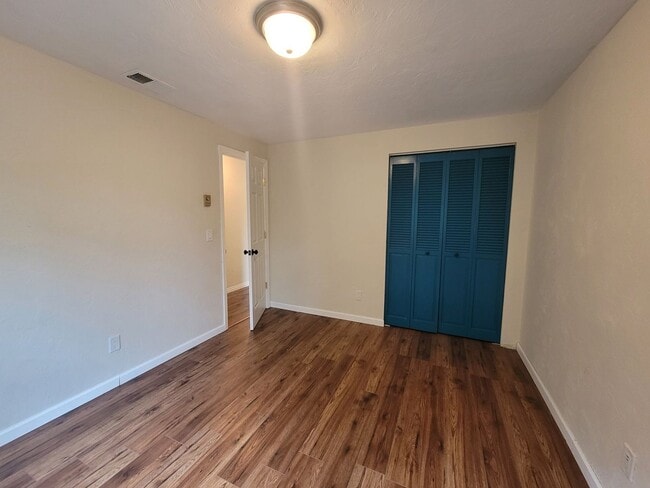 Building Photo - Charming 3 bedroom 2 bath.
