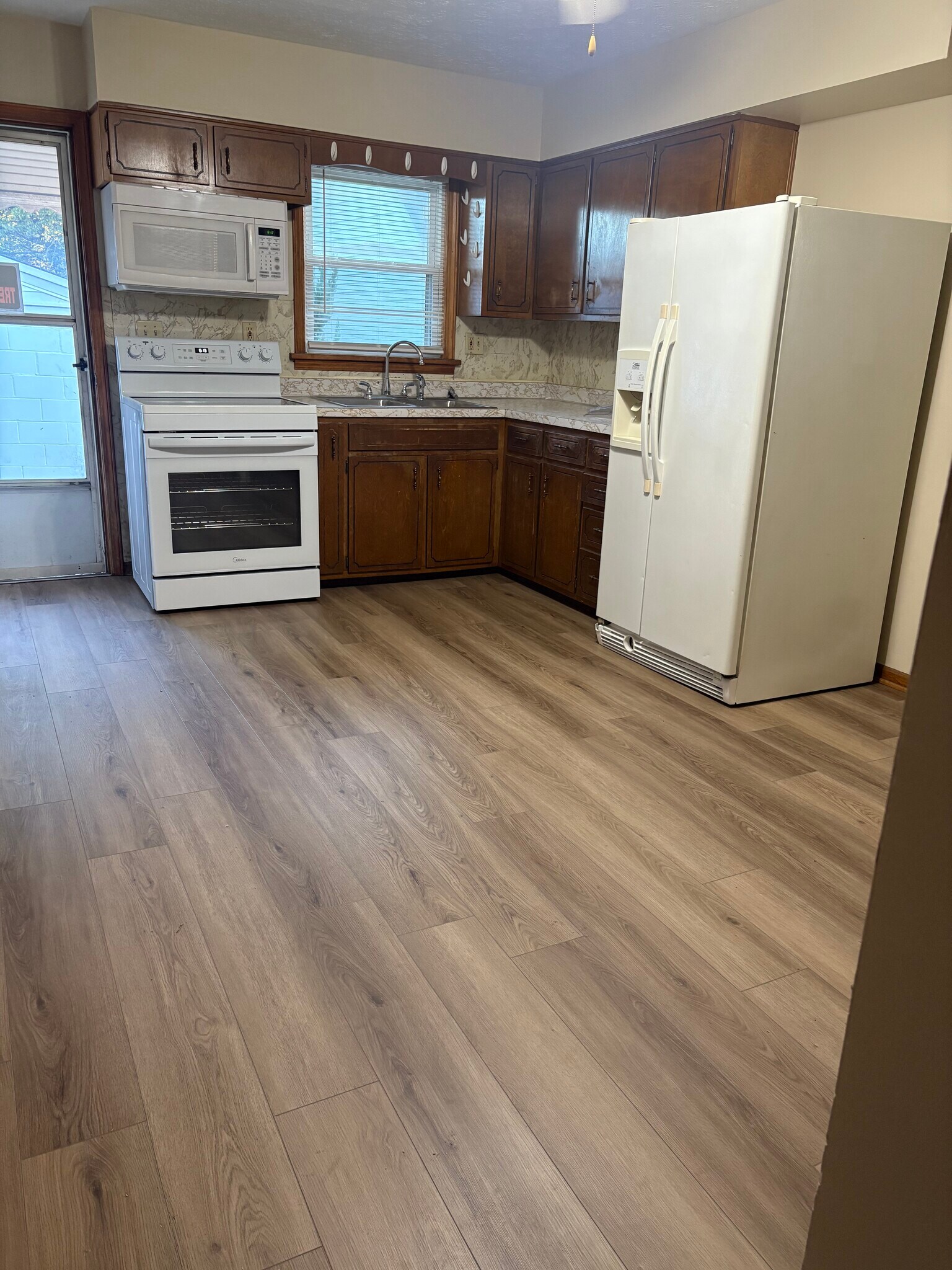 Building Photo - 942 Beecher St