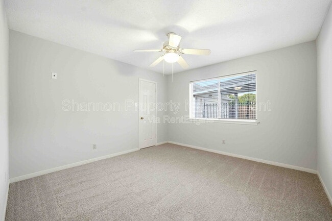 Building Photo - 15911 Moonrock Dr