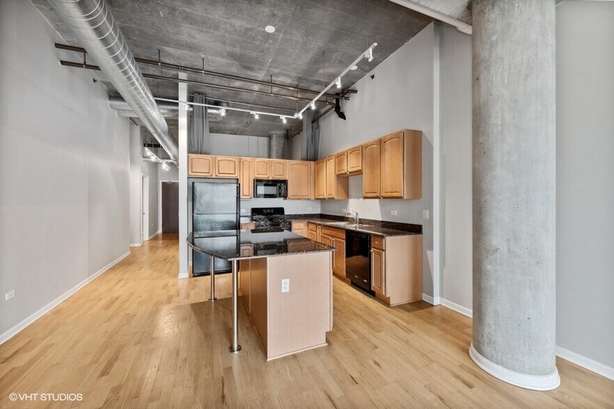 Building Photo - 125 E 13th St