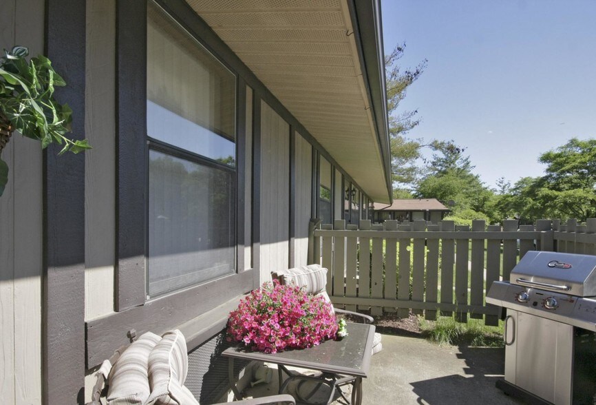 Cedargate Apartments 800999 Cedargate Ct Waterford MI 48328